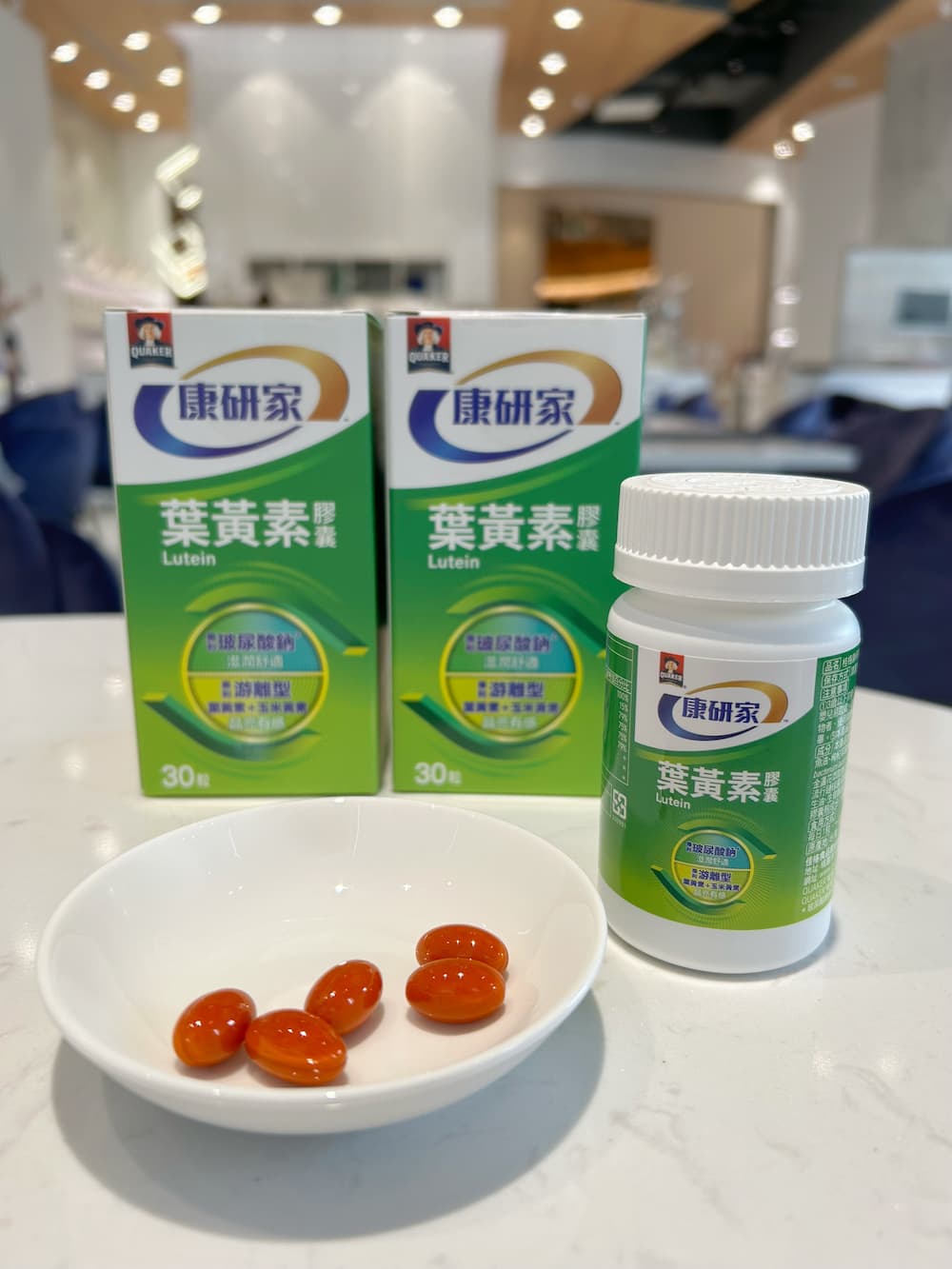 光有葉黃素還不夠！「桂格康研家葉黃素膠囊」特別添加小分子玻尿酸*，不只晶亮，更要擺脫旱荒！